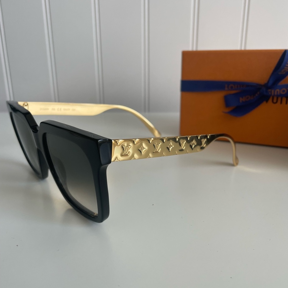 Louis Vuitton sunglasses! obo